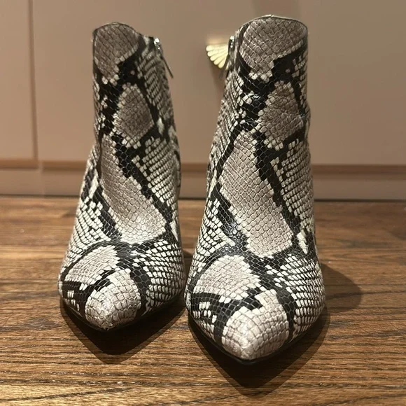Marc Fisher Snakeskin Booties - Size 11 - Picture 3 of 3